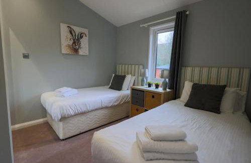 Spacious Oak Cabin with Hot Tub - Devon - Foto 9