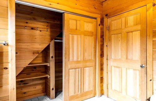 Secluded Cabin with Fireplace and Games in Lily Bay Township, Maine - Foto 47