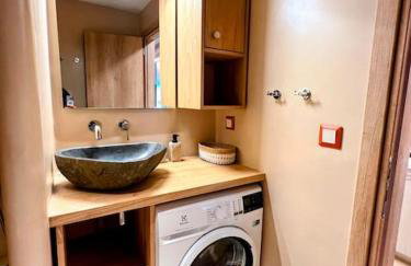 Elements- Wood & Earth Apartment by Hostandros - Foto 16