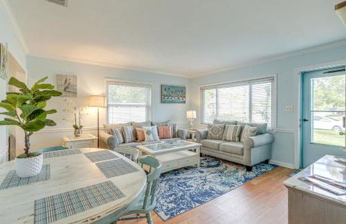 Lovely St Pete Beach Cottage, Walk to Beach and Town - Foto 1