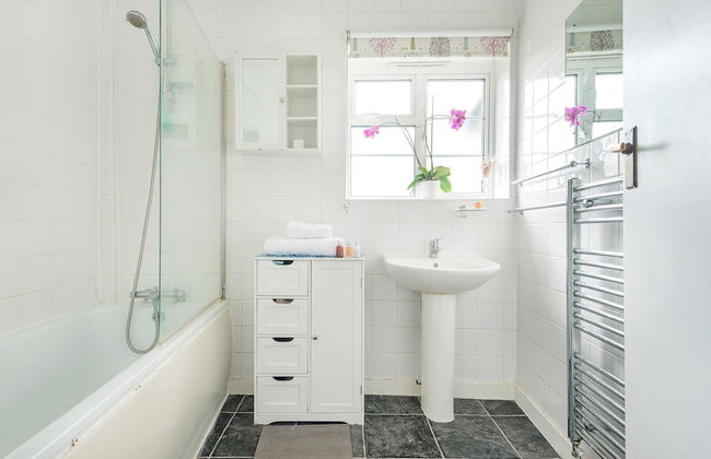 Majestic Home With Beautiful Garden in North West London by Underthedoormat - Foto 19