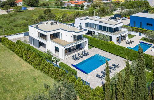 Villa Ula in Pula with heated pool, sauna & private tennis court - Photo 30