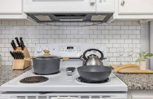 Country Cow Flair with Large TVs, Ample Parking, Nintendo, EV Ready - Photo 17