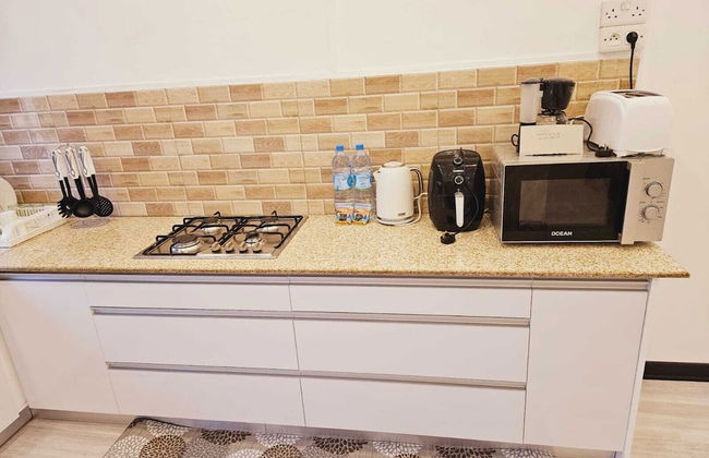 Captivating 3-bed Apartment in Flic en Flac - Photo 8