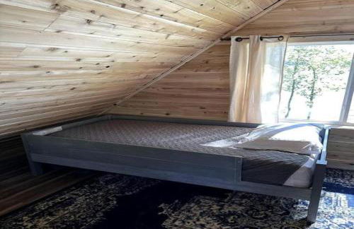 Magnificent Cabin Nestled Amidst Trees in Portage Lake, Maine - Foto 22