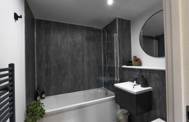 Luxe I Penthouse I Balcony I City Views I Parking I Liverpool City Center I - Photo 12