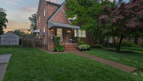 Stately 5BR Historic Retreat - CozySuites - Foto 2