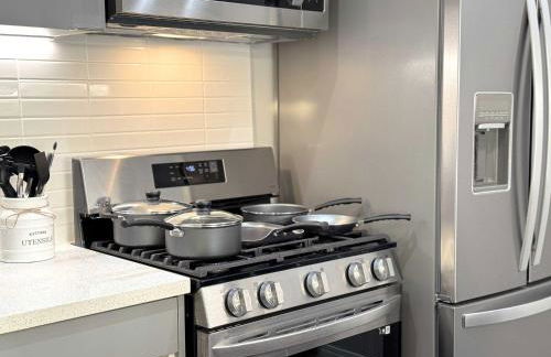 Bright & Spacious in Iconic LA Neighborhood Free parking - 10mins to Cedars - Photo 30