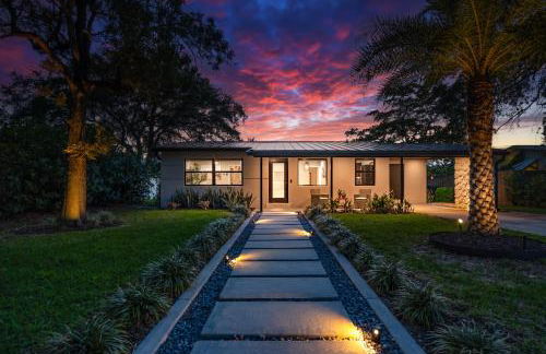 Bali Inspired home with Heated Pool, Sauna and Hot Tub! Close to Beach and Atlantic Ave - Photo 12