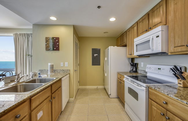 Splash Beach Resort by Book That Condo - Photo 46