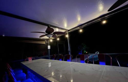 Poolside Cocoa Oasis w/ Tiki Bar! - Foto 79