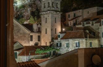 Charming stone apartment with jacuzzi in center of Omiš - Foto 2