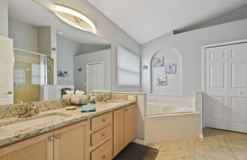 Themed 4BR house pool game room 10 min Disney - Photo 17