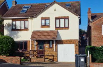 Spacious Seaside Home in Peaceful Coastal Setting - 5 Minutes Walk to the Beach - Foto 35