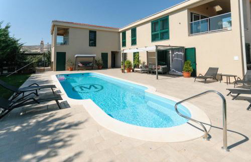 Luxury Villa With Heated Pool, Terrace, and Outdoor Amenities for Relaxation - Foto 24