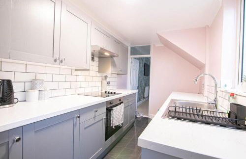 3 bed Modern Home, Vibrant & Stylish, Sleep upto 7 - Foto 7