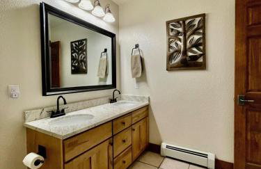 2 BR Basecamp Bliss at Kicking Horse Near Ski Hill - Foto 16