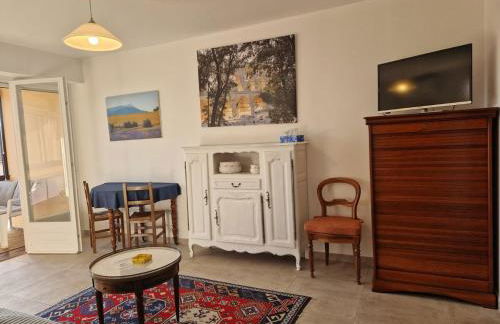 KO T2 avec grand balcon filant, Wifi, Clim à 4 min Remparts - Photo 12