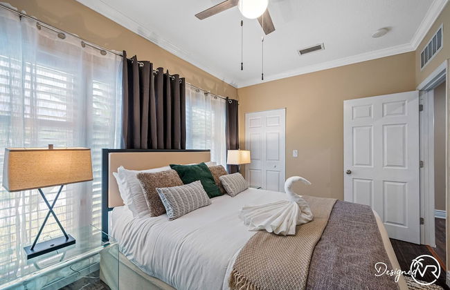 8BR Villa with Heated Pool Near Beach - Foto 20