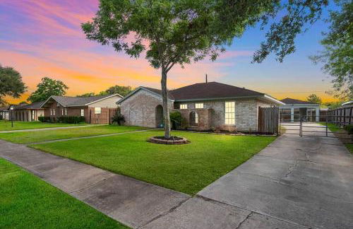 Large South Houston gem with covered patio seating - Foto 8