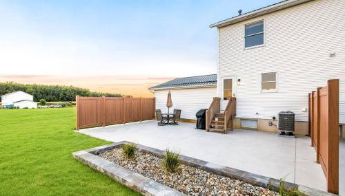 Boho Cleveland Bungalow - Sun-Drenched 2BR with Deck - Foto 5