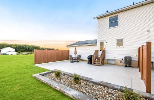 Boho Cleveland Bungalow - Sun-Drenched 2BR with Deck - Foto 5