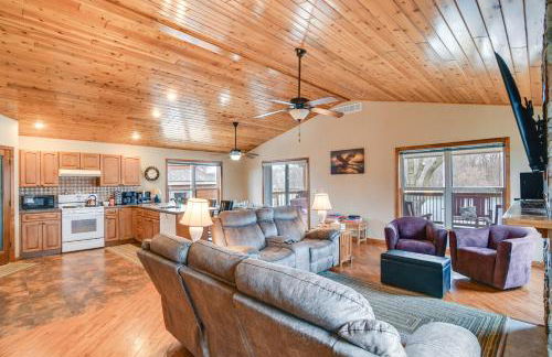 6 Mi to Dtwn Pella Riverfront Cabin with Game Room! - Foto 4