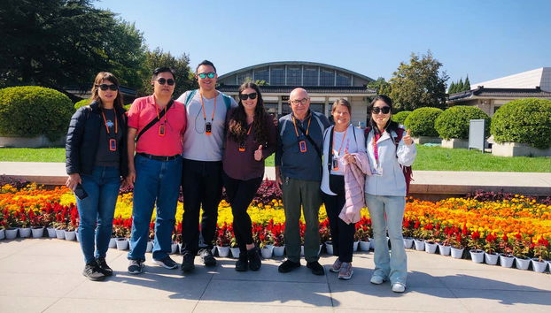 Terracotta Army Day Trip - Photo 2, Cheese!