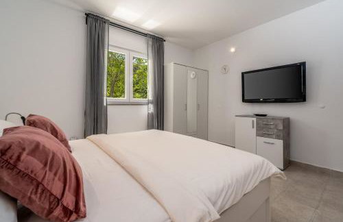 Villa Zara with 32 sqm heated Pool, Jacuzzi, Billiard, Tennis table, 8pax - Photo 25