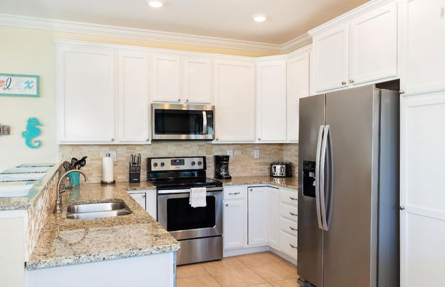 1 Beautiful 4 Bed 3 Bath Pool Home w Free Dock - Foto 9