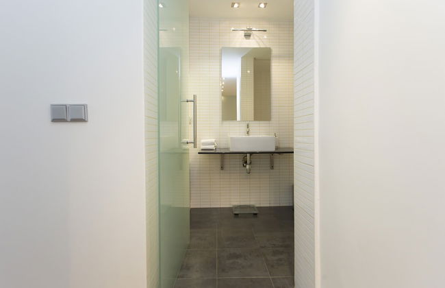 Modern Apartment in the City Center - Photo 9