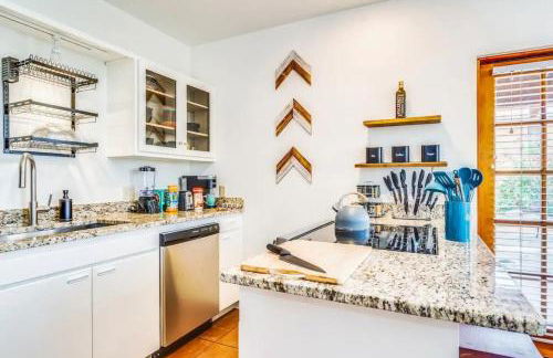 2BR Hideaway with Patio Springtime in Downtown - Foto 25