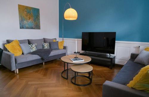 BELLA - Business&Family - 2 Zimmer direkt neben Schloß, Parkplatz, SmartTV, Netflix, Waschmaschine, 24h Checkin, 71qm, Kingsizebett, Hotelbettwäsche - Foto 12