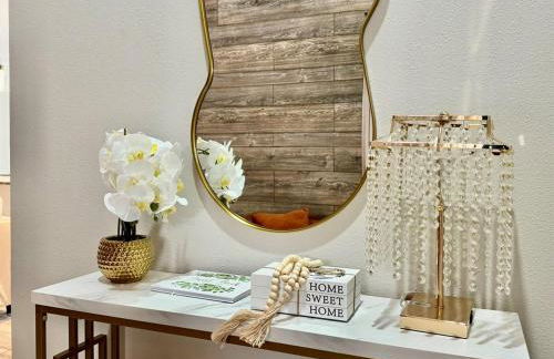 Modern 4BR 2BA with pool in gated community - Foto 27