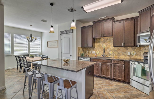 Gorgeous Luxury Home With Hot Tub Just 3 Miles to Dtwn! - Foto 20