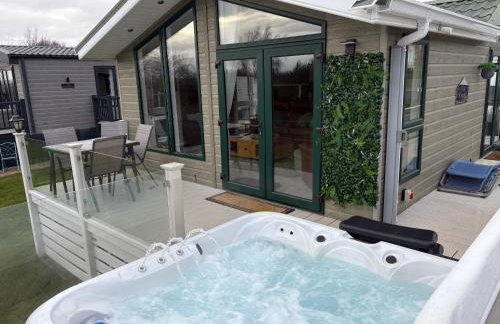 Hot Tub Lodge with Panoramic Views & Free Golf - Foto 1