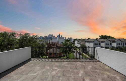 Resort vibe with Pool and Hot tub Downtown skyline views - Photo 59