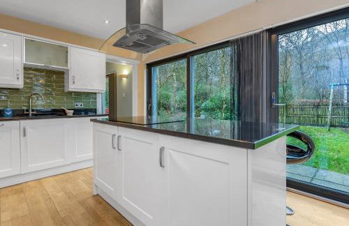 Cheerful Stays: 4 Bedroom Cottage in Arrochar - Foto 10