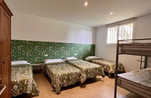 Casa Mas Ambros con piscina desbordante - Foto 13