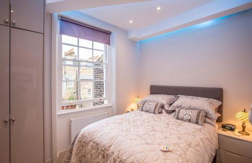 Victoria Violet - Photo 13