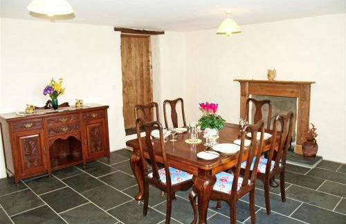 Panteurig Farmhouse - Photo 8