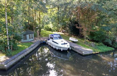 Waterside Cottage - Hot Tub, Mooring, Arcade, Bar - Foto 1