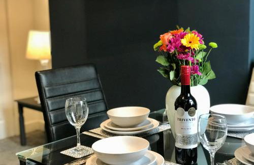 Stylish 3 Bedroom House Only 5 Mins From M6/m58 - Foto 39