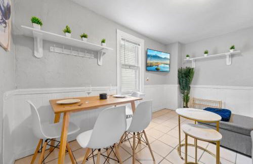 Little Italy Group Stay 4 TV's Pet Friendly - Foto 16