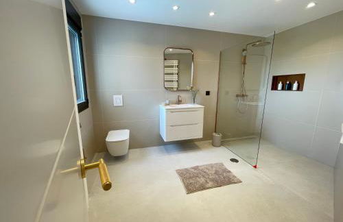 ULTIMATE LUXURY DREAM VILLA with 7 BEDROOMS, GYM, SPA and INFINITY POOL - Photo 51