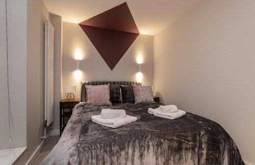 MK CITY CENTRE, THE DIAMOND SUITE, FREE Parking Space, PREMIUM SPACIOUS Apartment with FOOSBALL TABLE - Foto 26