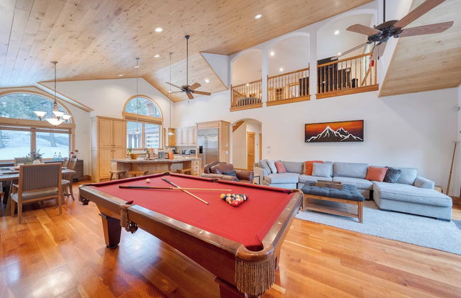 5 Mins to Ski Resort Ping Pong, Pool Table, Deck Donner Ridge by Avantstay - Foto 8