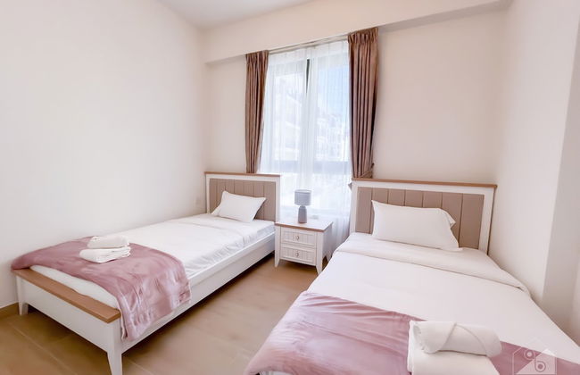 Stunning Beach View Apt. with Balcony Jumeirah La Mer - Photo 4