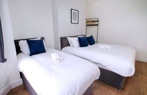 Sleeps 18 Lovely Mcr Home by City SuperHost - Foto 15