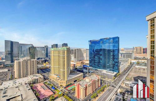 MGM Signature-32-607 F1 Track & Strip View Balcony - Foto 40